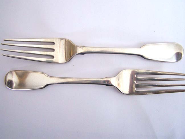 A Pair of Georgian Silver Fiddle Pattern Dinner Forks by Thomas Dealtry, London 1798.